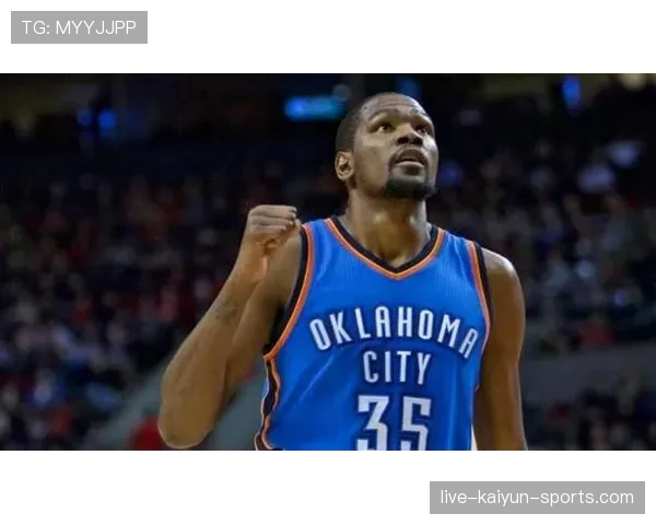 杜兰特连续关键投篮拉开比分差距，提升球队季后赛得分效率