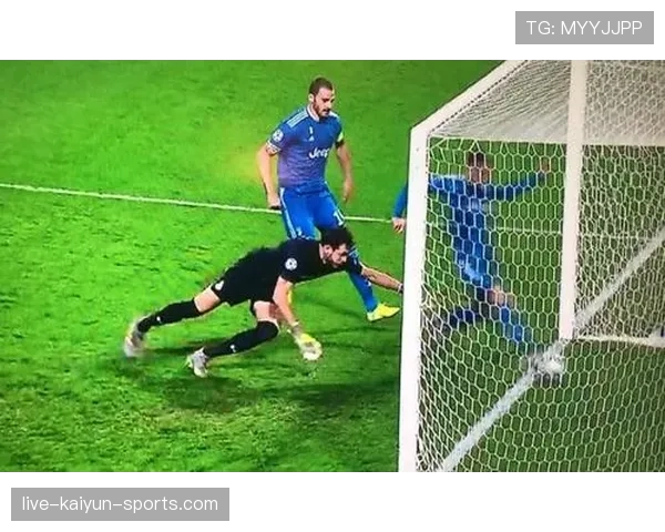 门线判定判罚依据：球必须完全越线才算进球