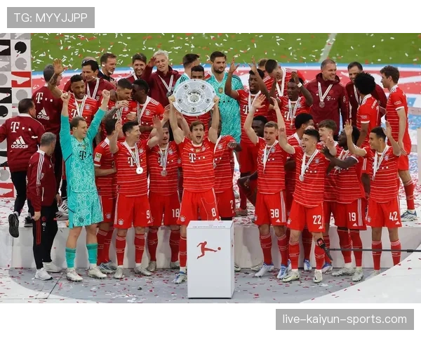 拜仁慕尼黑关键战表现波动，问题在高强度对抗中被彻底放大